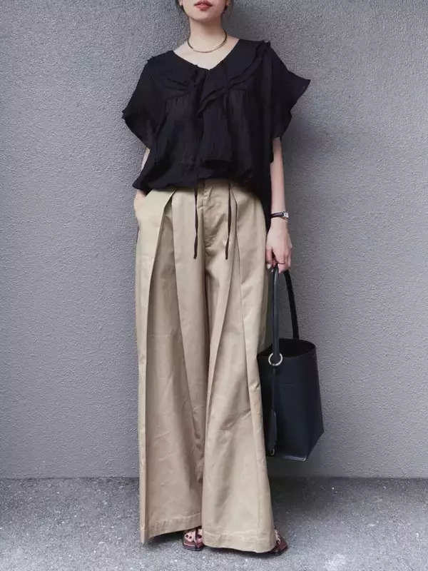 シンプルコーデは黒ブラウスで上品に♡夏のおしゃれを一気に格上げ！お手本着こなし5style
