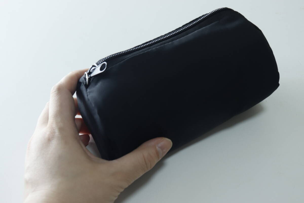 100均で理想形を見つけた！ファスナー開けて即買い決定！ありそうでなかった黒ポーチ
