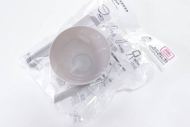 ダイソーさん…価格バグってません？ヘラ1本で100円相当…必須アイテム4点セットが200円