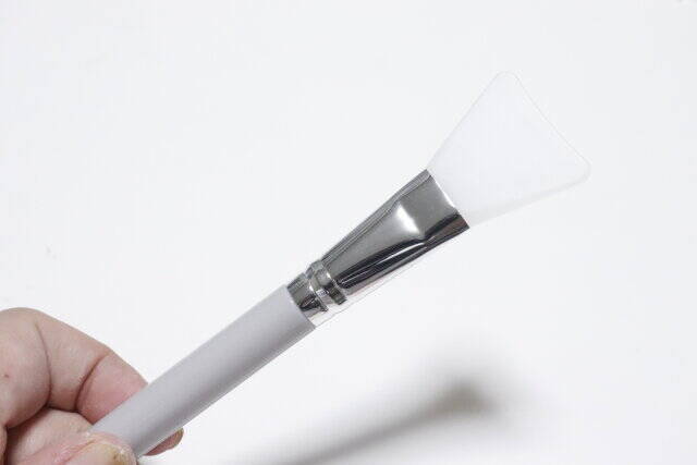 ダイソーさん…価格バグってません？ヘラ1本で100円相当…必須アイテム4点セットが200円