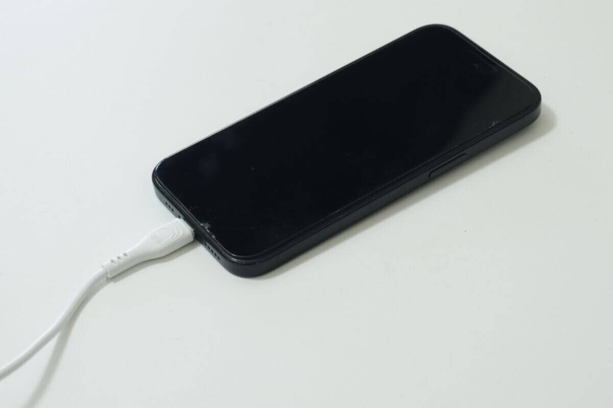 100均で400円ならむしろ安い！充電し忘れても1時間あればなんとかなる！超高速ケーブル