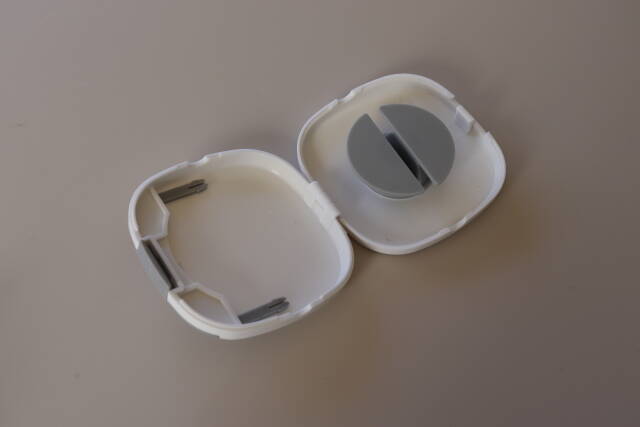 ダイソーのコレ知ってる？めちゃ合理的…秘密の引き出し付！長～いアレの収納ケースが便利だった