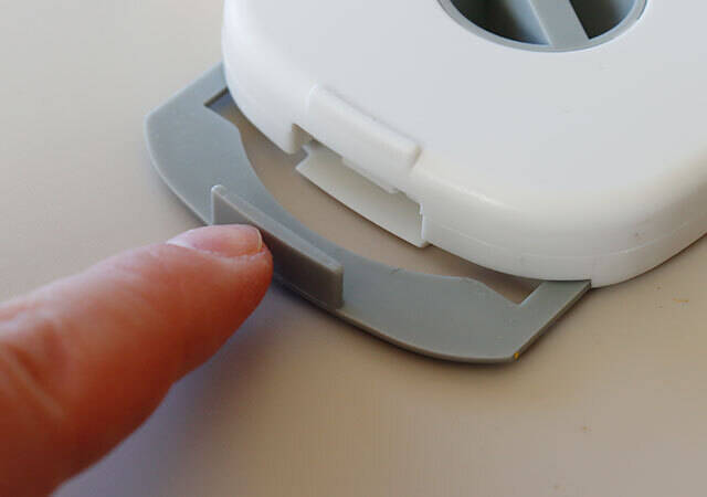 ダイソーのコレ知ってる？めちゃ合理的…秘密の引き出し付！長～いアレの収納ケースが便利だった