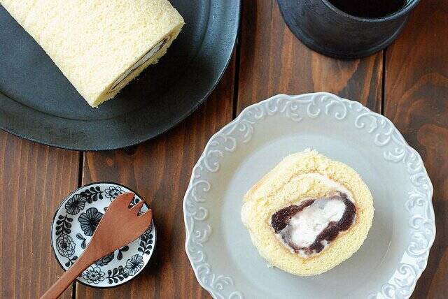 あんこマニア歓喜♡100均あんこ活用の「あんバターロールケーキ」レシピ