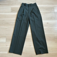 ユニクロで今売り切れ続出！美シルエットでスタイルUP♡人気のパンツに新しいの出た～！