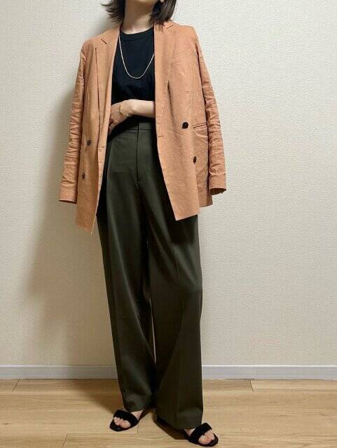 ユニクロで今売り切れ続出！美シルエットでスタイルUP♡人気のパンツに新しいの出た～！