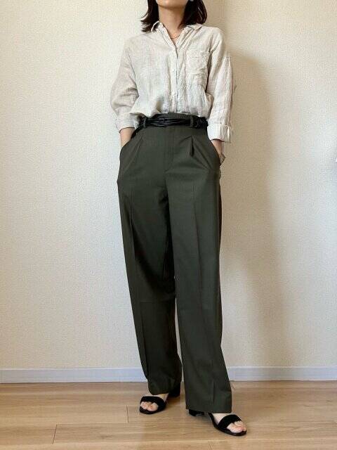 ユニクロで今売り切れ続出！美シルエットでスタイルUP♡人気のパンツに新しいの出た～！