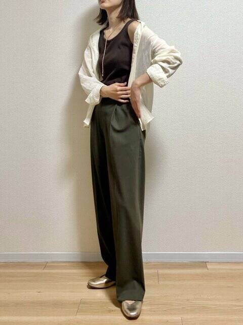 ユニクロで今売り切れ続出！美シルエットでスタイルUP♡人気のパンツに新しいの出た～！