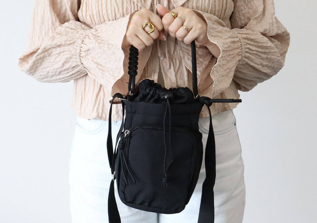 付録でここまでやっていいの！？小さいのに超高機能！毎日使いたくなる黒ショルダーバッグ