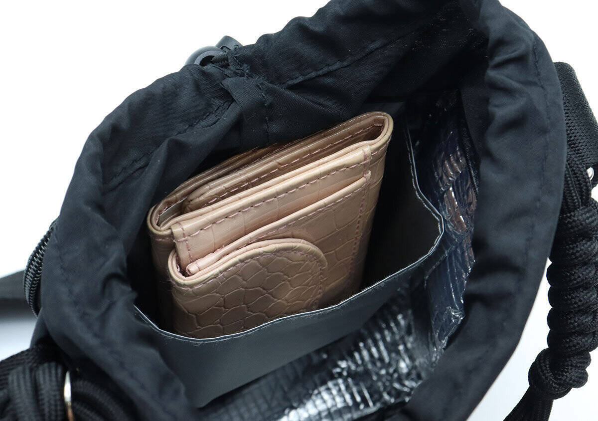 付録でここまでやっていいの！？小さいのに超高機能！毎日使いたくなる黒ショルダーバッグ