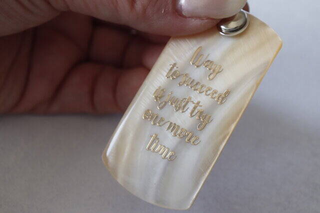 ダイソーさん良いんですか？本物なのに100円？！他店で買ったらめちゃ高そうなキーホルダー