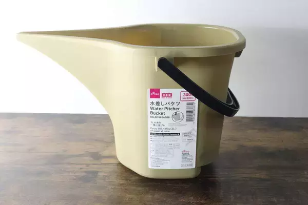 100均で買い替えて大正解！「注ぎやすい！」「汚れにくい！」理想が詰まった便利なバケツ