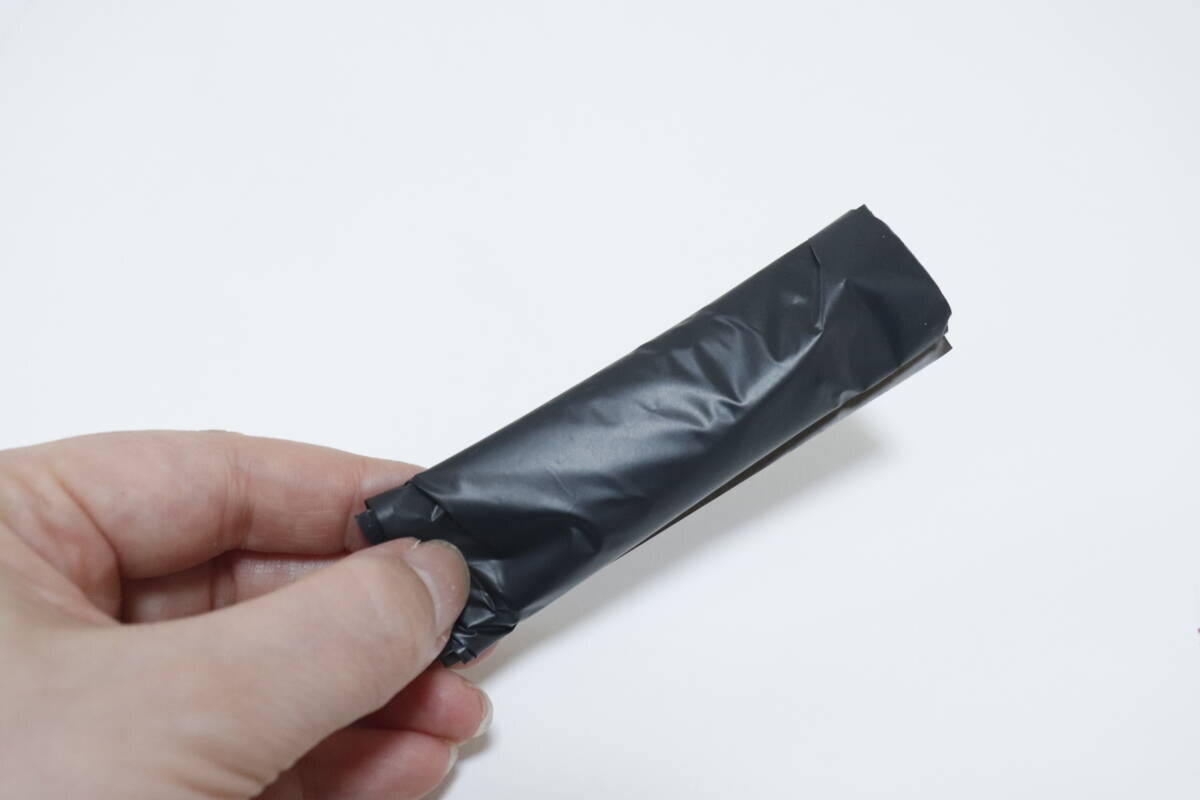 100均の真っ黒な袋が救世主！暑い季節のトイレの悩みを解消！中身もニオイも漏らさないグッズ