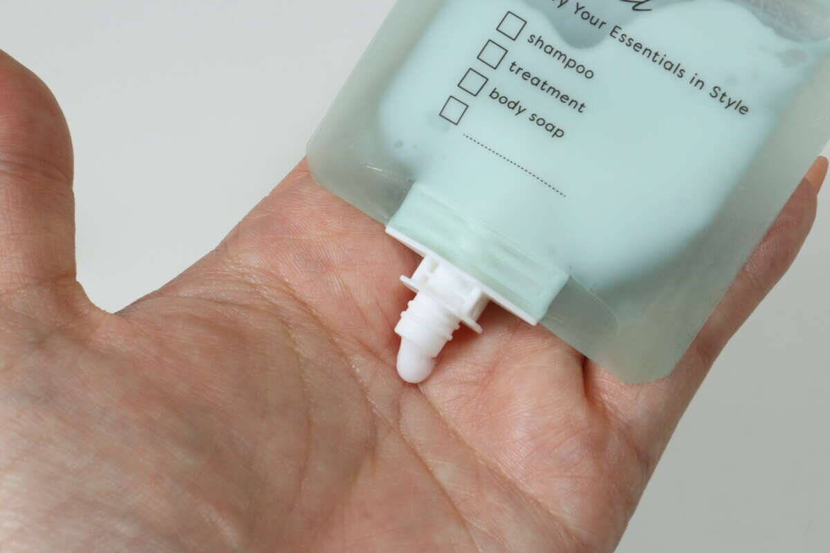 ついにハイブリッドタイプ出た！より安心して持ち運べる！もう手放せない100均詰め替えパウチ