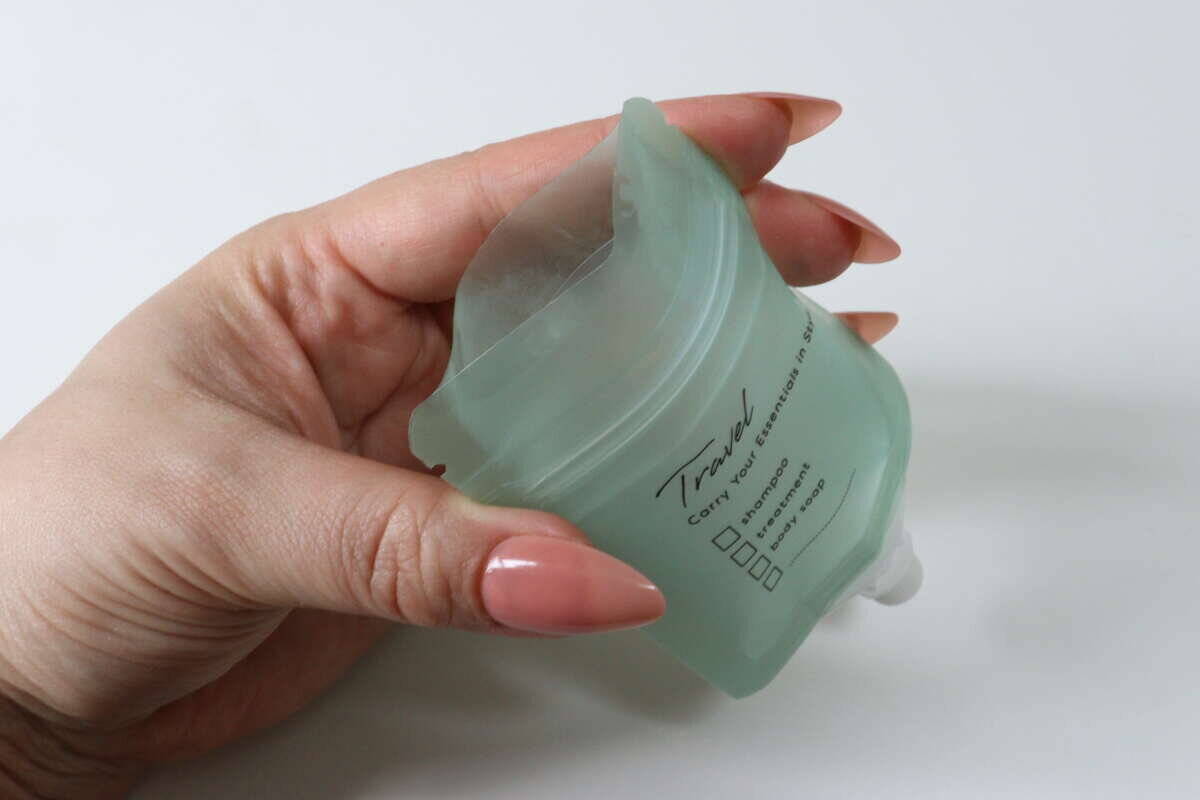 ついにハイブリッドタイプ出た！より安心して持ち運べる！もう手放せない100均詰め替えパウチ