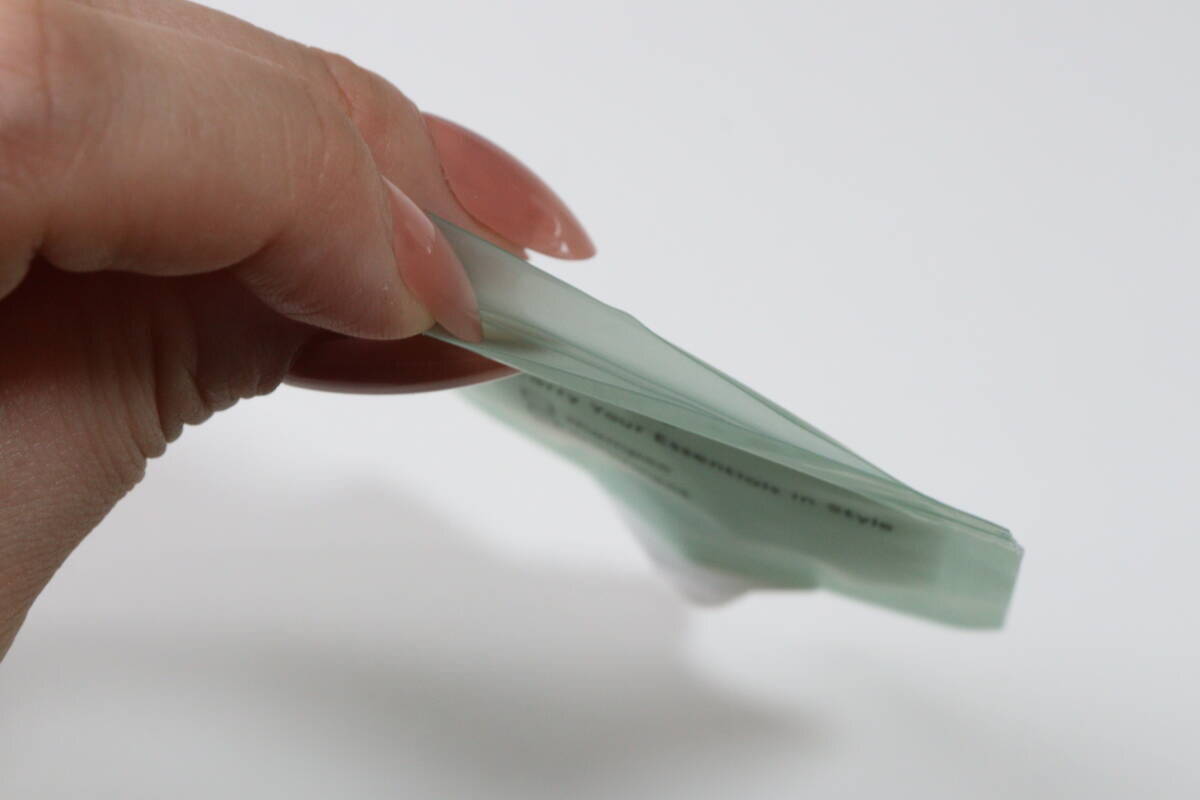 ついにハイブリッドタイプ出た！より安心して持ち運べる！もう手放せない100均詰め替えパウチ