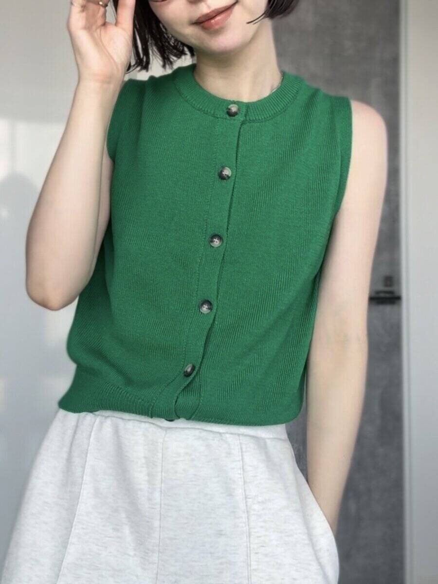 「色避け」してる人ちょっと待って！夏コーデが見違える！GUの主役カラーニット着こなし術