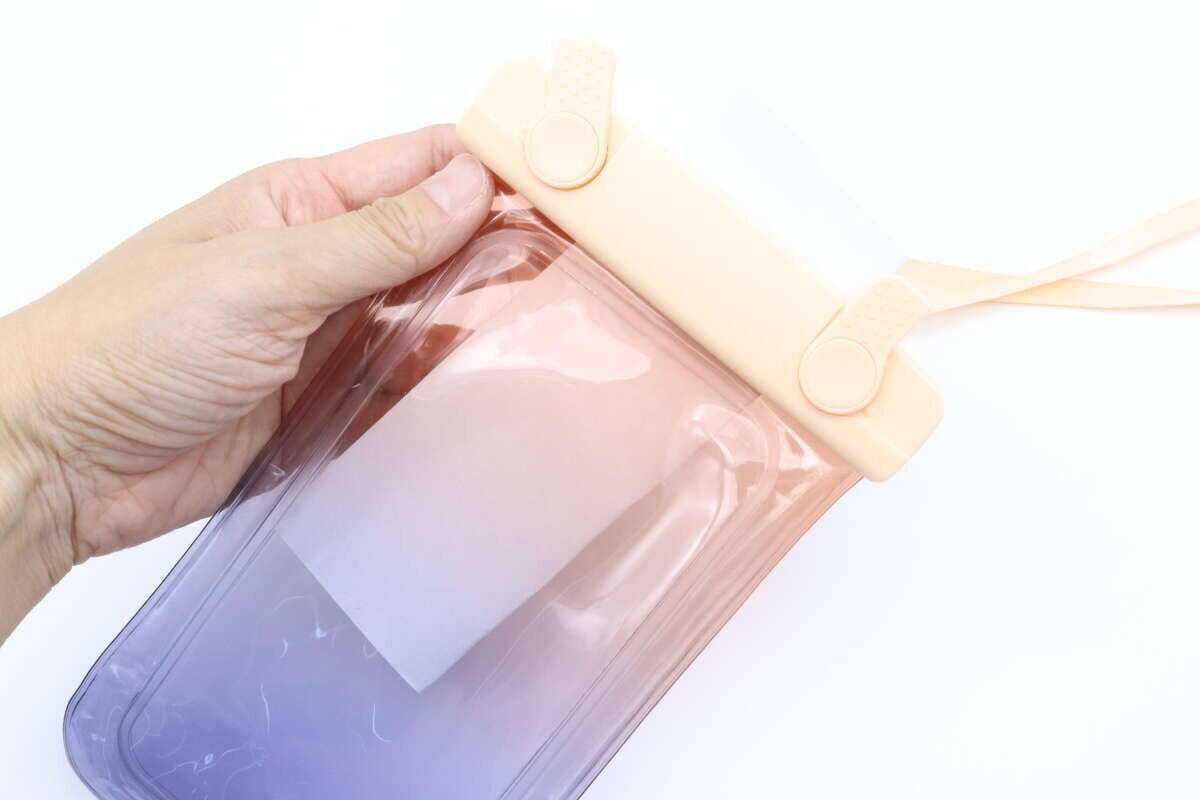 100均で買えるレベルじゃない！入れてロックするだけで安心！しかもおしゃれな防水ケース