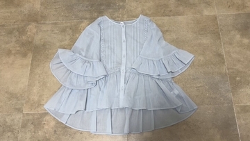 二の腕が気になって半袖を諦めてた…GUのフリルブラウスで作る大人フェミニン着こなし術