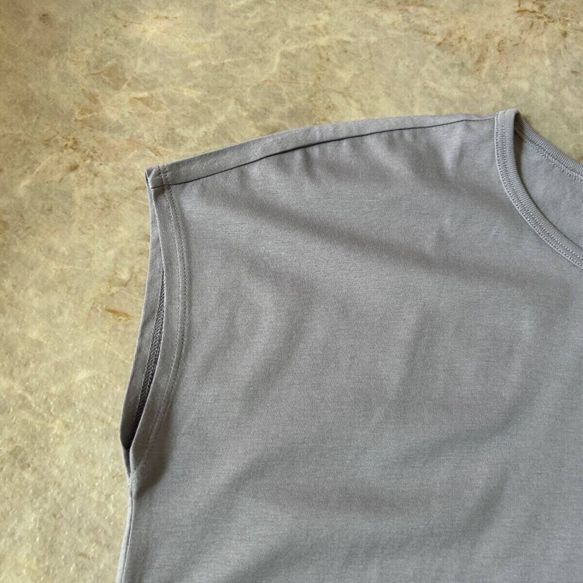 二の腕が気になって半袖を諦めてた…！ユニクロくすみカラーTで叶える大人の着こなし術