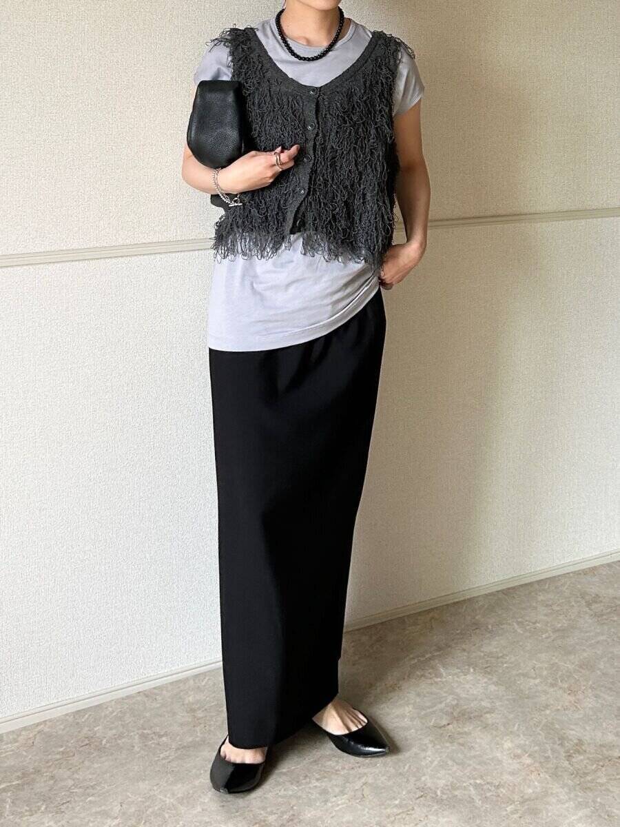 二の腕が気になって半袖を諦めてた…！ユニクロくすみカラーTで叶える大人の着こなし術