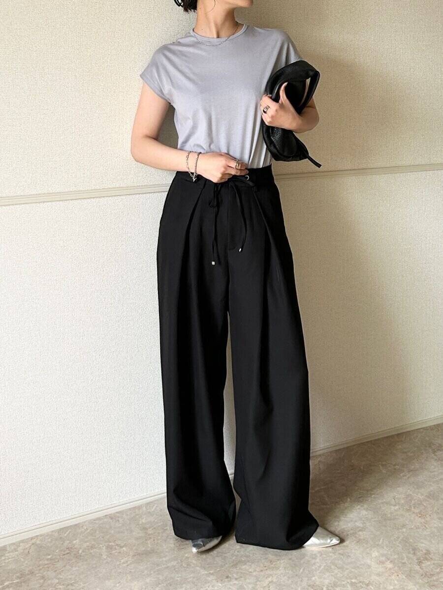 二の腕が気になって半袖を諦めてた…！ユニクロくすみカラーTで叶える大人の着こなし術