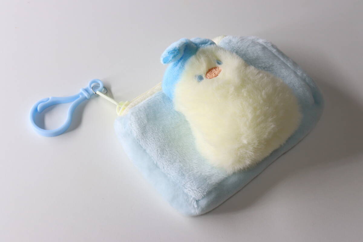 この可愛さは反則だよ…！「目が合った瞬間買うしかなかった！」100均ふわふわミニポーチ