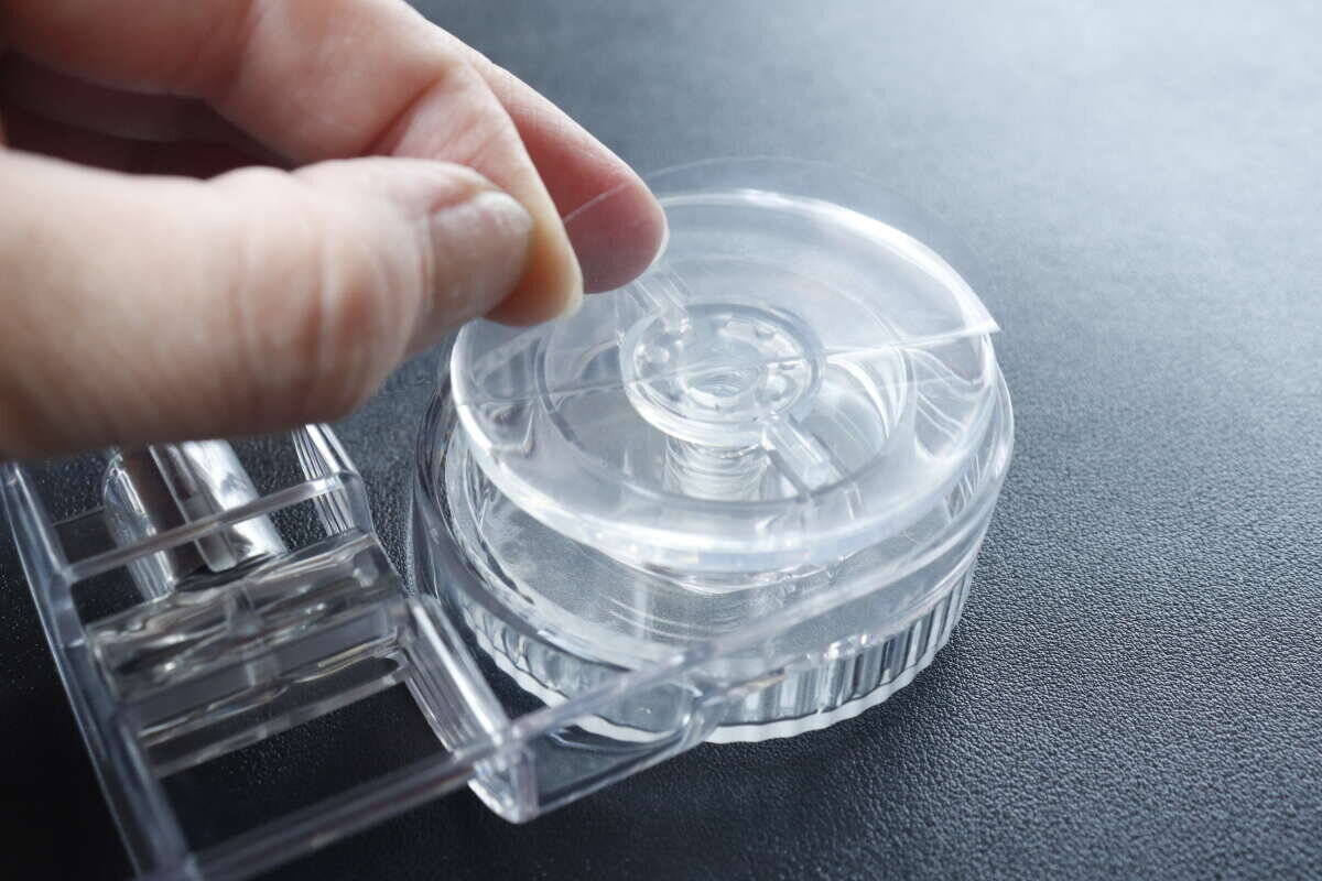 すっごい商品爆誕！磁石もネジも使えないって場所にも使えちゃう！100均優秀ハンガー