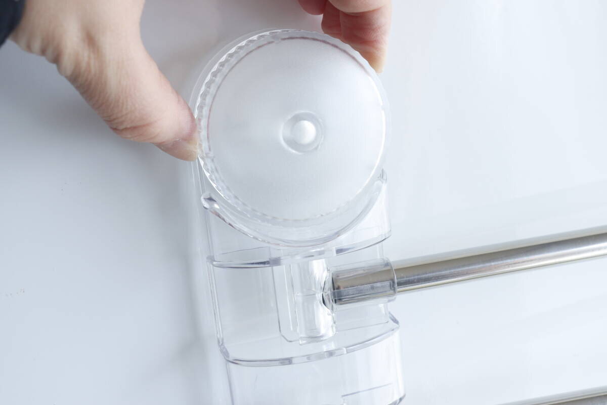 すっごい商品爆誕！磁石もネジも使えないって場所にも使えちゃう！100均優秀ハンガー