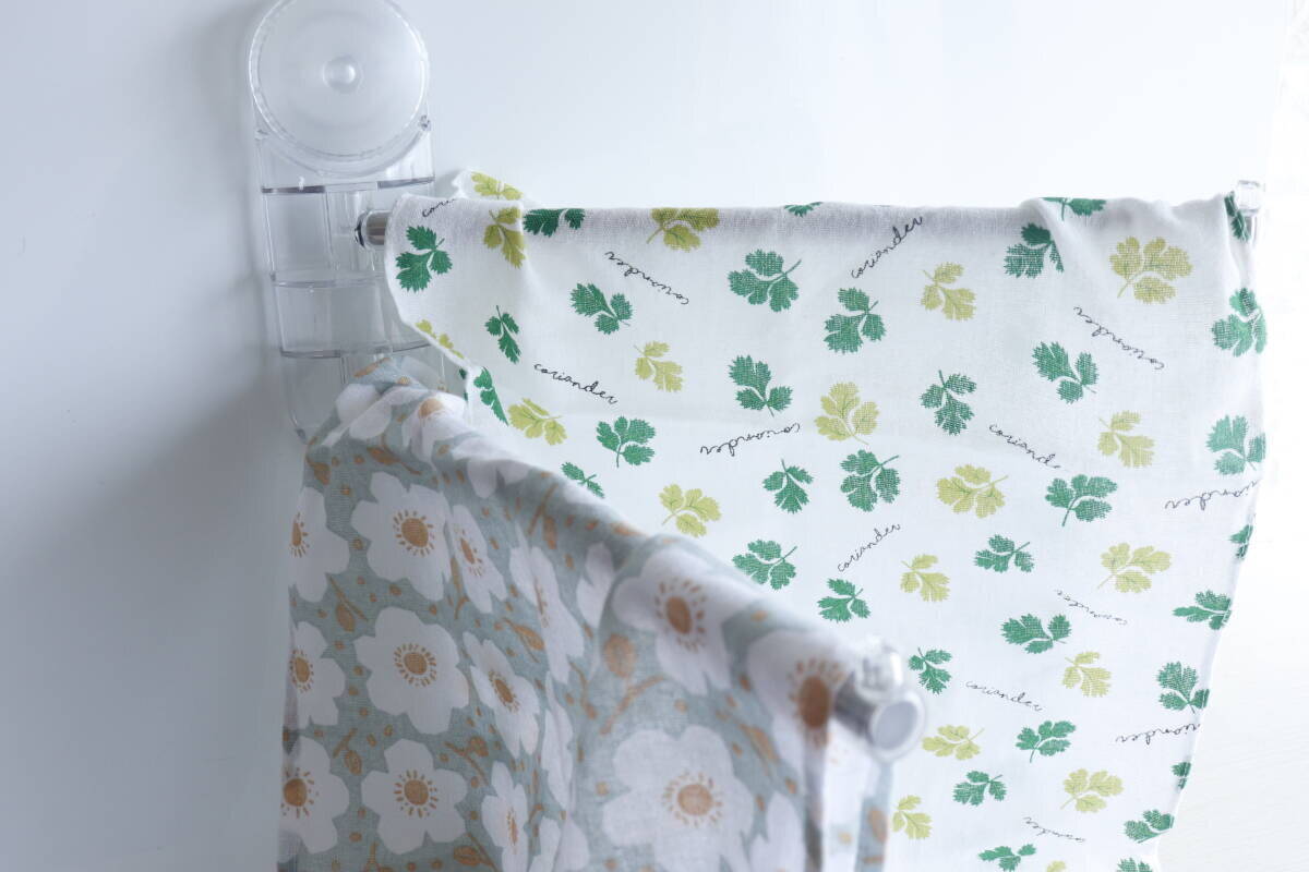 すっごい商品爆誕！磁石もネジも使えないって場所にも使えちゃう！100均優秀ハンガー