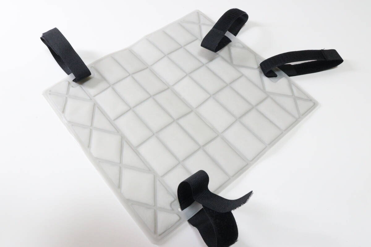 やってくれるじゃん！夏の必須アイテムがリュック用に！軽さに驚いた100均便利グッズ