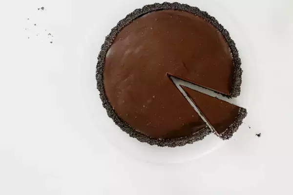 材料4つ！オーブン不要♡オレオが生チョコタルトに大変身するレシピ