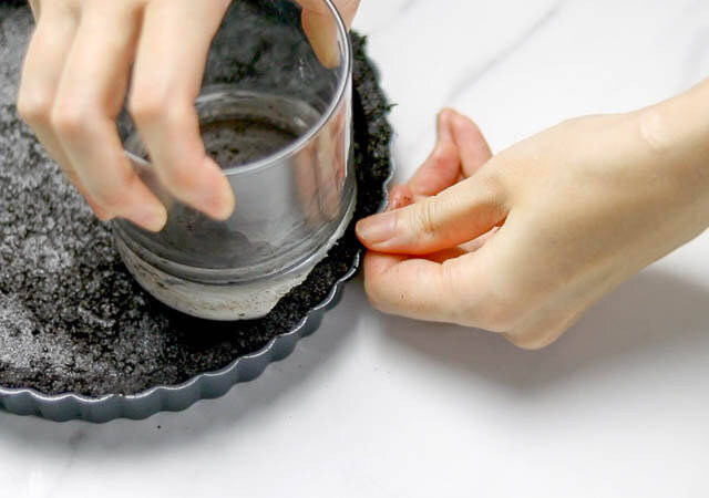 材料4つ！オーブン不要♡オレオが生チョコタルトに大変身するレシピ