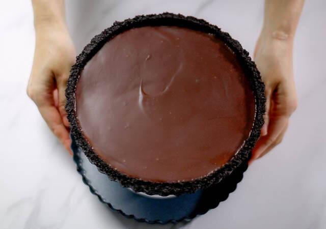 材料4つ！オーブン不要♡オレオが生チョコタルトに大変身するレシピ