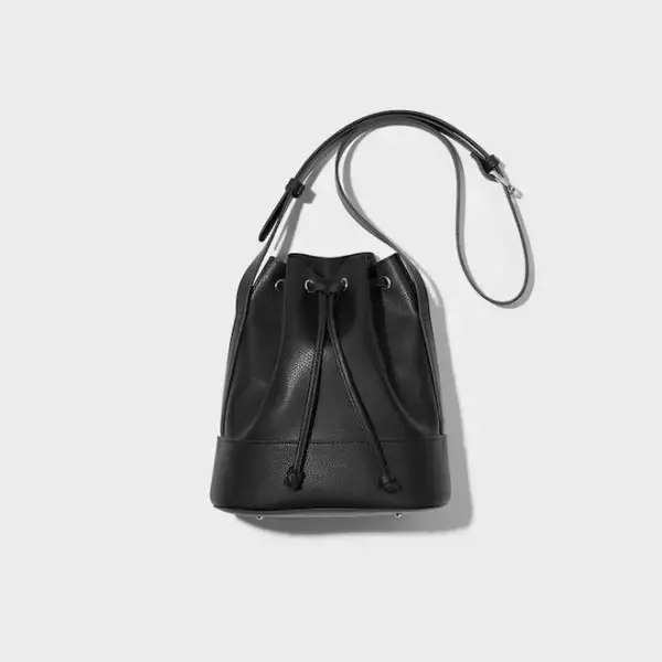 ちょっ…ユニクロの「黒バッグ」超レベル高いよっ♡大人が毎日本気で使える！＃コレ買いリスト