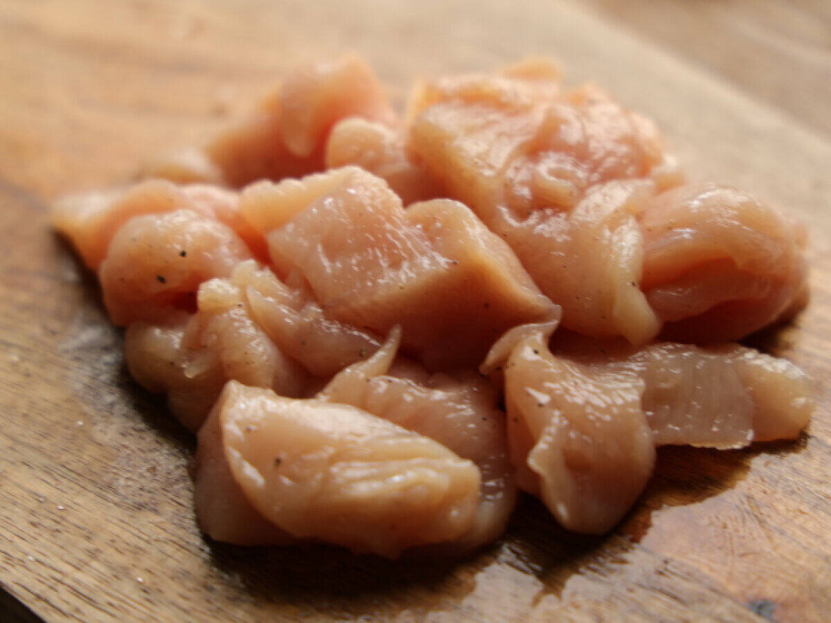 「トマトとの相性よすぎ！」「助けて…白ごはんが止まらない！」鶏むね肉とトマトの甘辛ねぎだれ