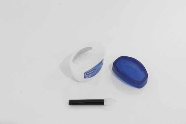 ダイソーのケーブルホルダーが“じゃない所”で大活躍♡やり場に困るアレのお助けグッズ