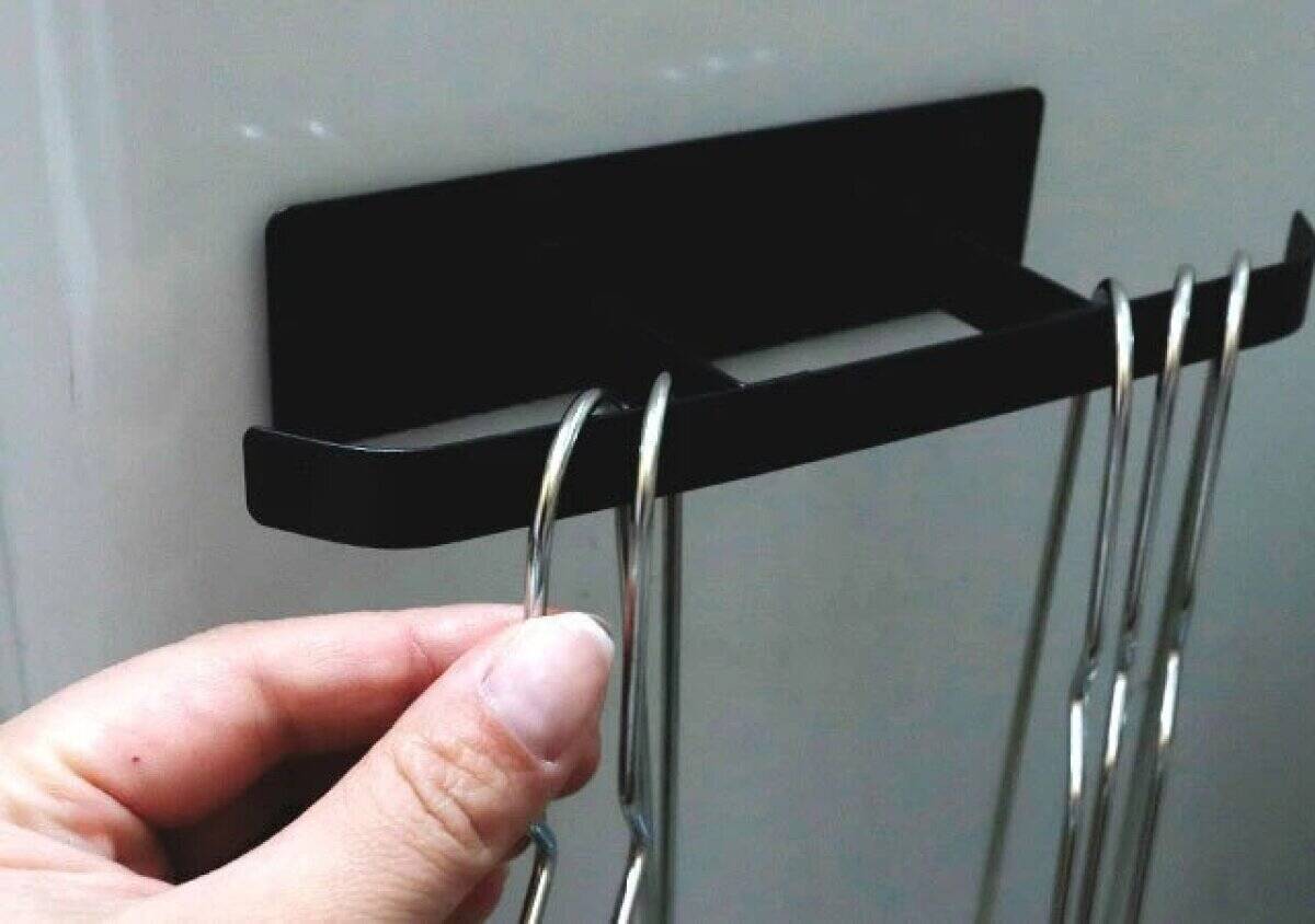 100均のこれを“あの場所”に設置すると…？空きスペースを有効活用！隙間収納グッズ3選