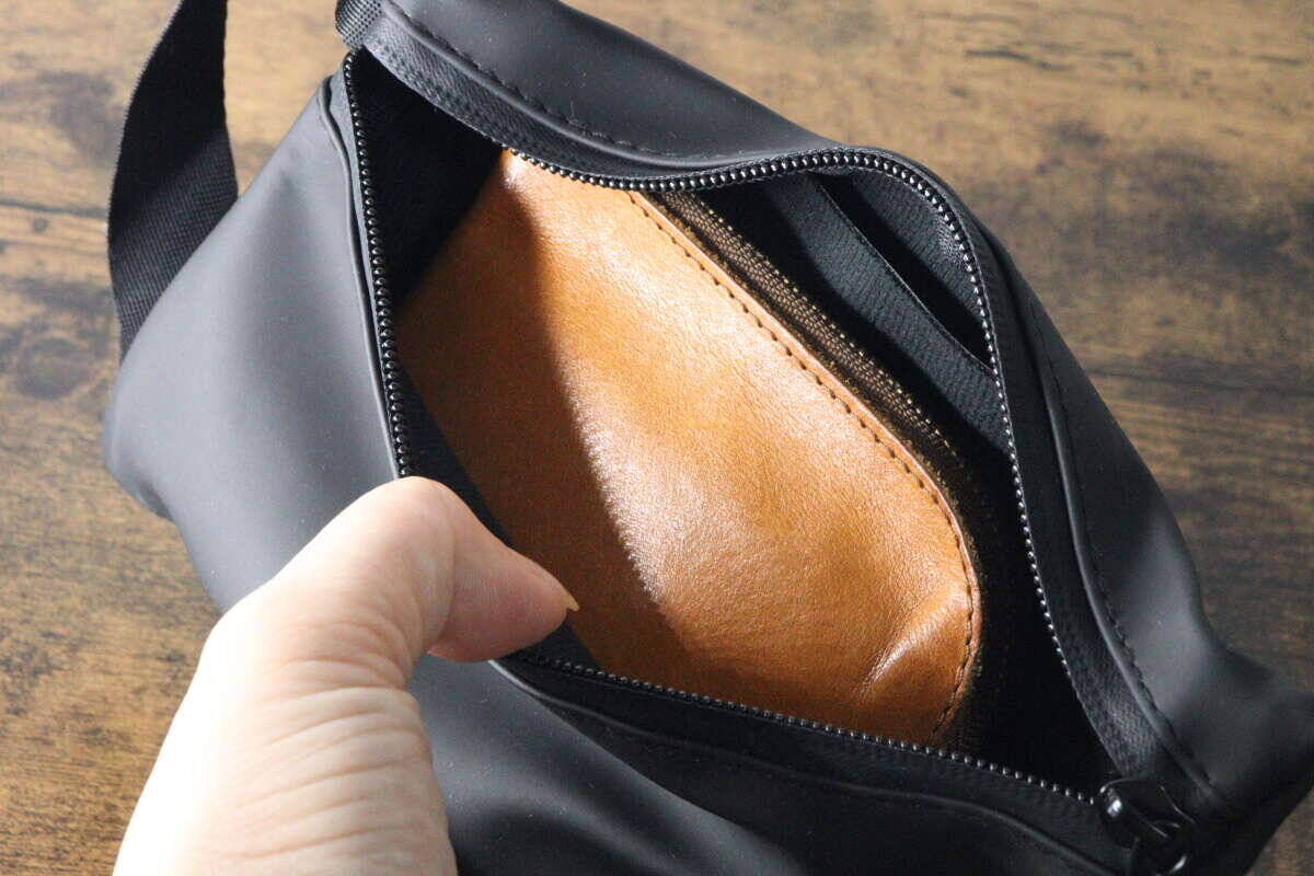 100均で買ってよかった～！「お出かけ準備が即効終了！」シンプルだけど使えるポーチ