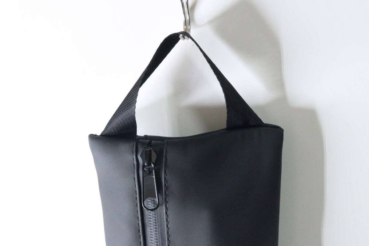 100均で買ってよかった～！「お出かけ準備が即効終了！」シンプルだけど使えるポーチ