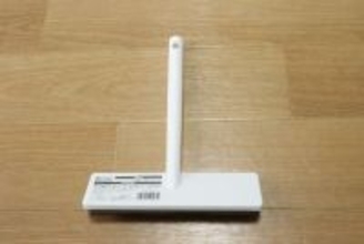 100均のこれ使ってみて！広さと角度が絶妙！日々のちょこっと掃除に便利な柄付きブラシ