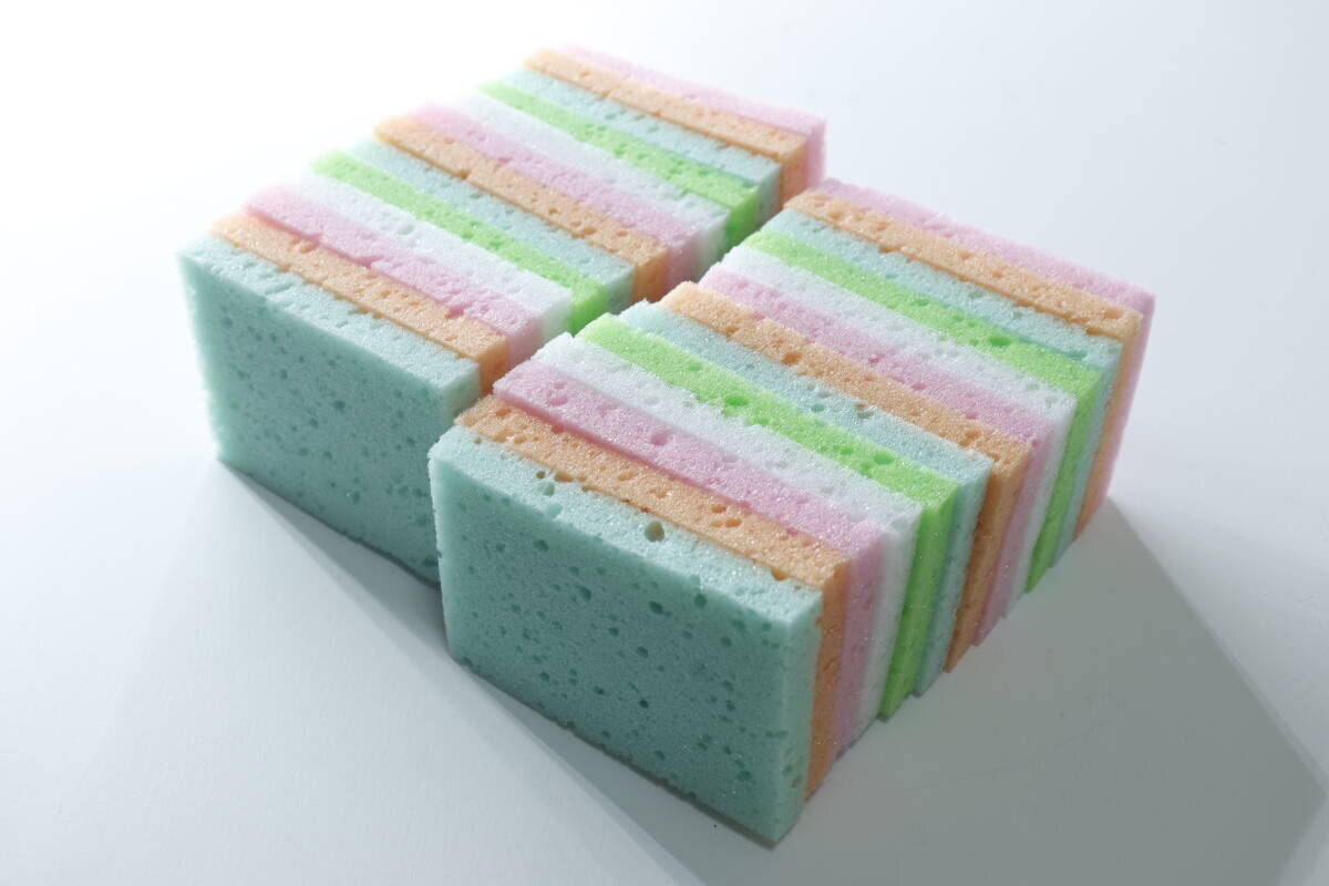 カラフルなタイプが登場！使った後はゴミ箱にポイッ！清潔に使える100均シートスポンジ