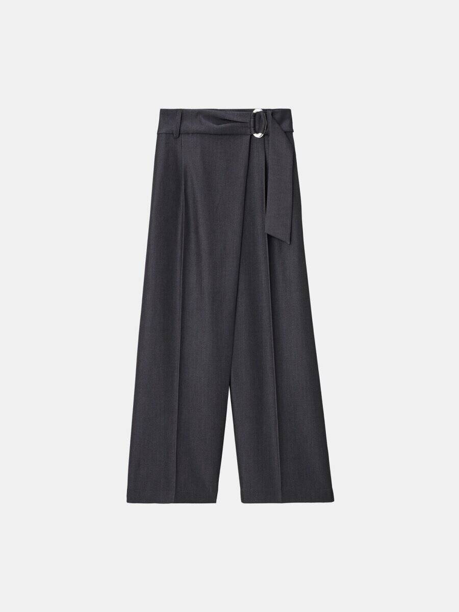 PLSTのパンツ1度はいたら手放せない！体型カバー効果すごっ♡週5で使えるきれいめパンツ