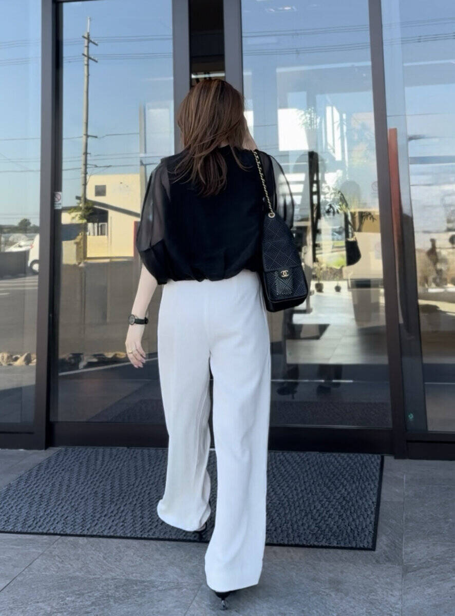 二の腕カバーの新常識♡「隠す」より「透かす」で細見えが叶うブラウス2選