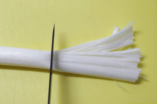 えっそんな食材にも使えたの？！知らなくて損してた…ダイソーのネギカッター活用法
