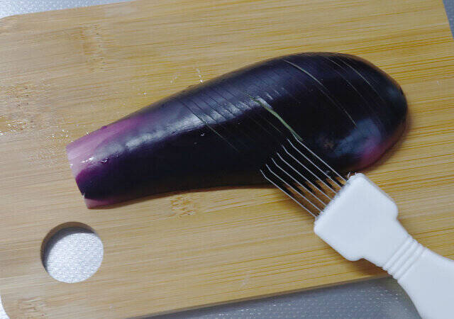 えっそんな食材にも使えたの？！知らなくて損してた…ダイソーのネギカッター活用法