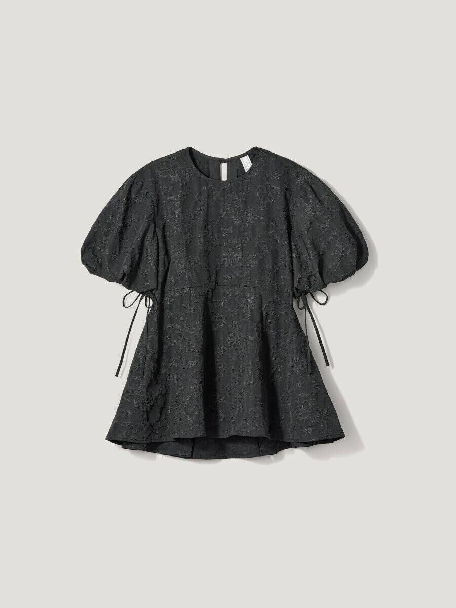 GUの黒トップスが思わず2度見する可愛さ…♡体型カバー効果がハンパない！高見えアイテム5選