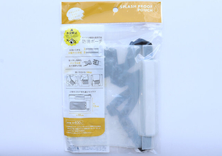 セリアさん…この夏お世話になります♡ありそうでなかった“横”タイプ！何かと使えるポーチ