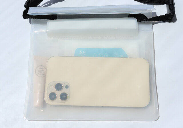 セリアさん…この夏お世話になります♡ありそうでなかった“横”タイプ！何かと使えるポーチ