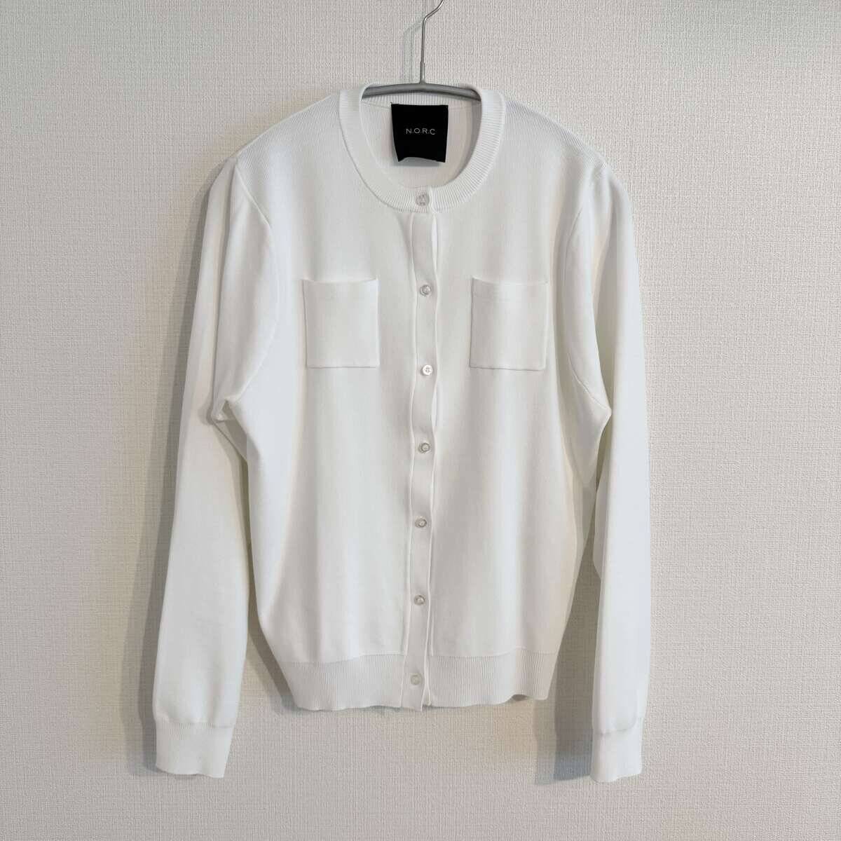 カーディガンって羽織るだけ…じゃない！肩かけ・結びで印象が変わる着こなし術♡